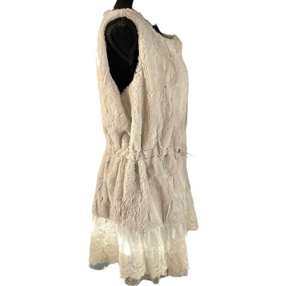 Altar'd State Vest Faux Fur With Extended Lace Hem Adjustable Waist Women’s L - Picture 4 of 12